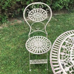 Bistro tuinset met bruin patina, vervaardigd uit ijzer en gietijzer, volledige weergave van de stoel