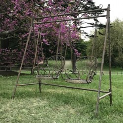 Schommelstoel Fauteuil à bascule van gepatineerd grijs gietijzer en ijzer voor buiten, zijaanzicht