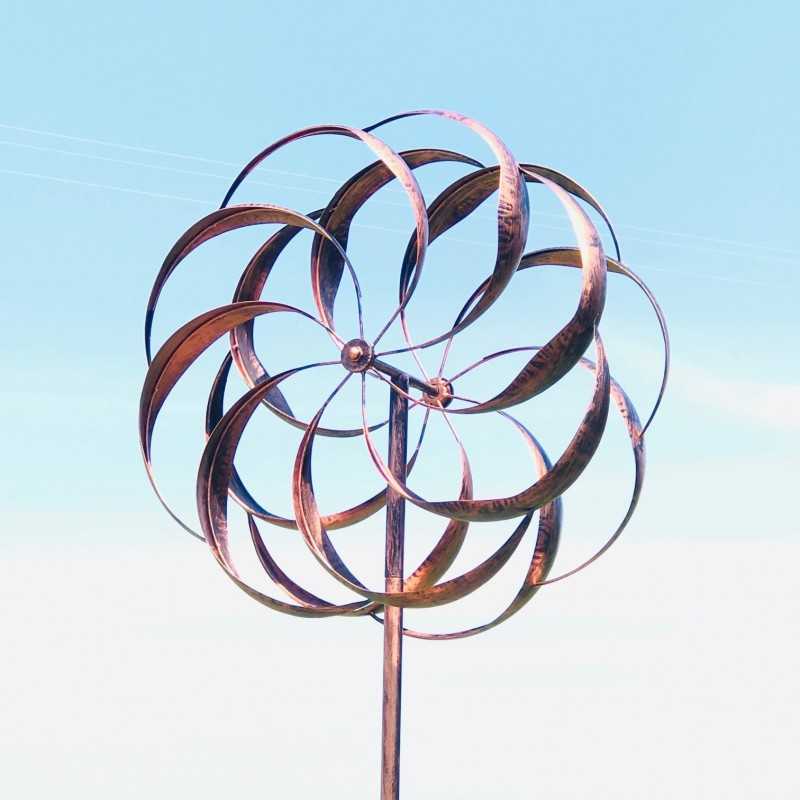 Decoratieve tuinwindmolen Model Chinon | Tuinwindmolen van metaal met koperpatina