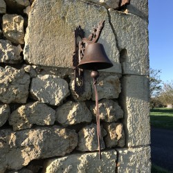 Grote Gietijzeren Deurbel H 34cm Arabeske Motief