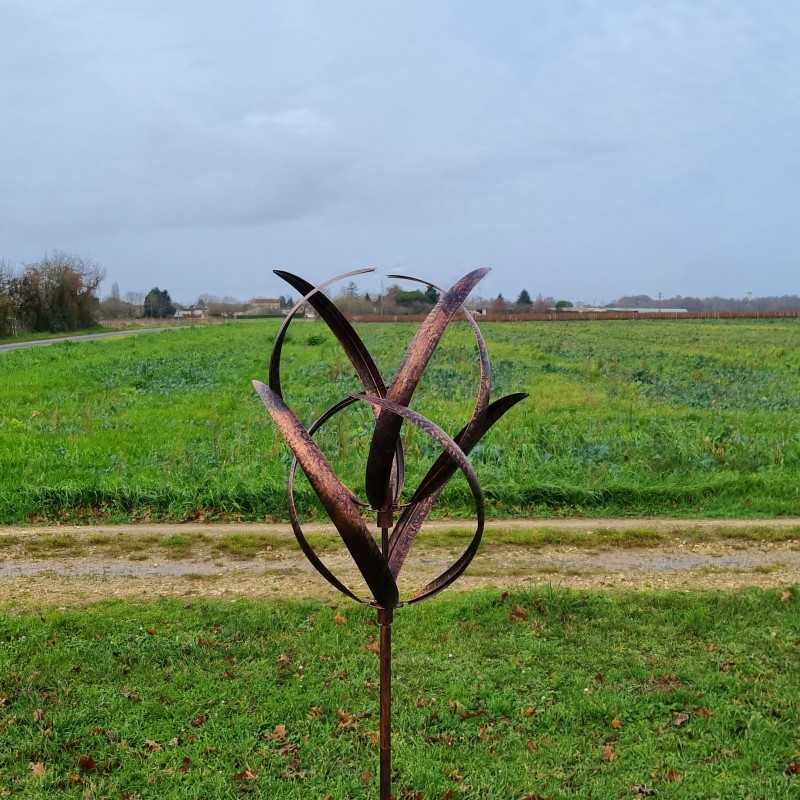 Decoratieve tuinwindmolen van geborsteld koperkleurig ijzer, tuinmolen CHAMBORD, 3/4 aanzicht