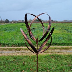 Decoratieve tuinwindmolen van geborsteld koperkleurig ijzer, tuinmolen CHAMBORD, close-upzicht
