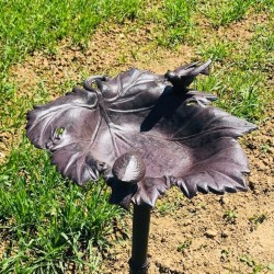 Grote Voederbak Vogelbad in Gietijzer Druivenblad bruin H-83cm zijaanzicht