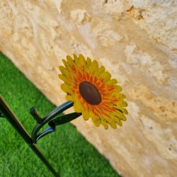 Decoratieve regenmeter met kleurrijk papegaaienmotief 152x30x17 cm  zicht op het bloemmotief