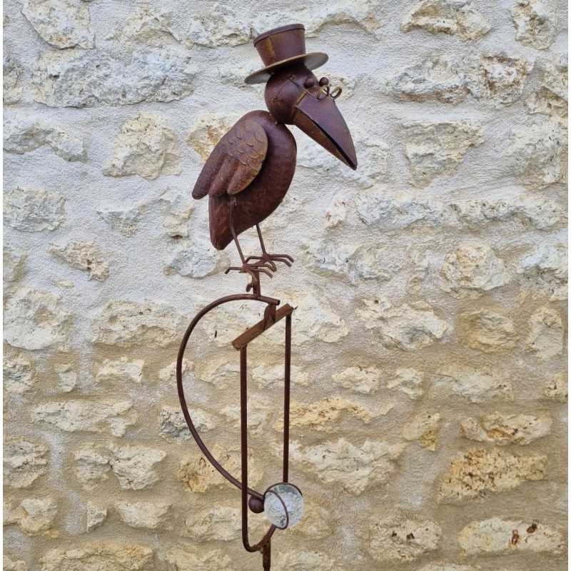 Tuinmobiel van smeedijzer met schommelarm en kraaienmotief, plantbare steunstang, perfect in balans