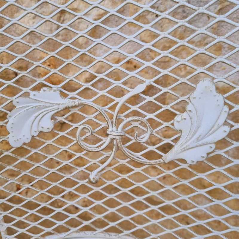 Tuinset smeedijzer 2-zits bistro inklapbaar wit patina detail van de stoel