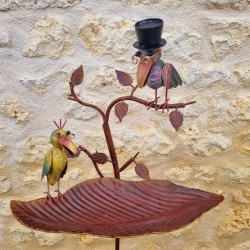 Vogelbad op ijzeren pin met kleurrijke vogels, voederbak H127 cm
