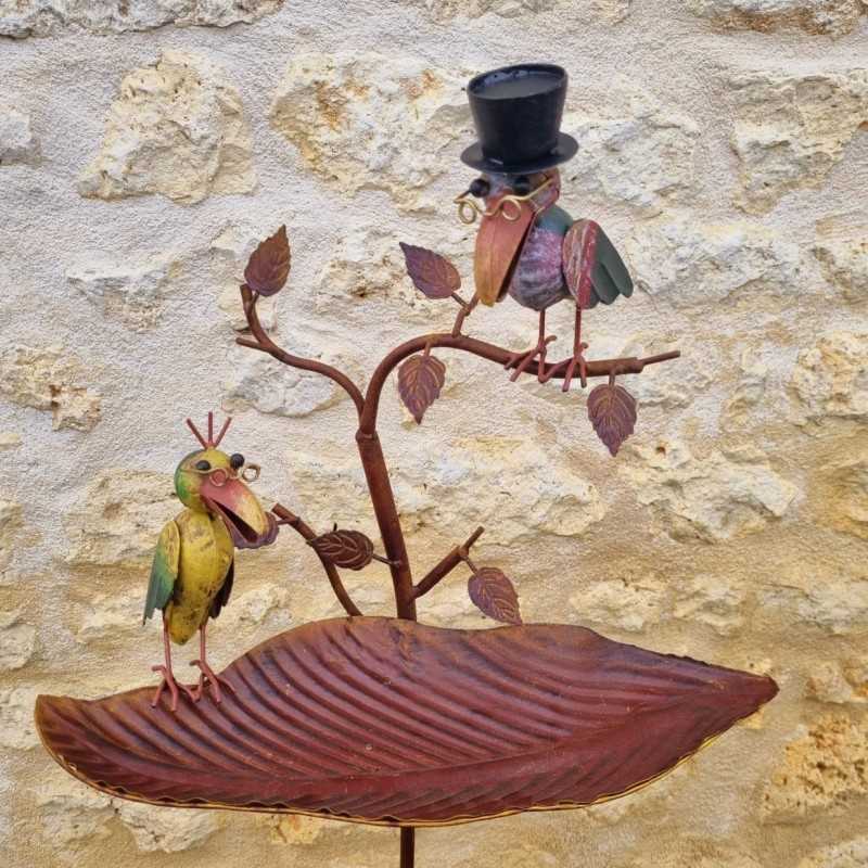 Vogelbad op ijzeren pin met kleurrijke vogels, voederbak H127 cm