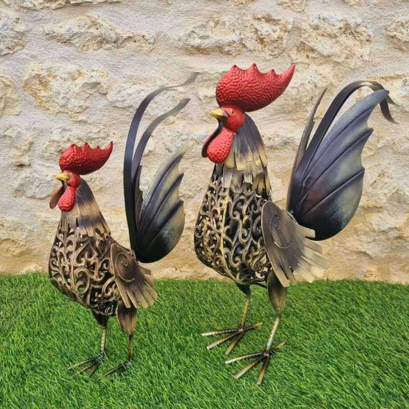 Ijzeren haan in twee maten, verkrijgbaar in goud, zwart en rood