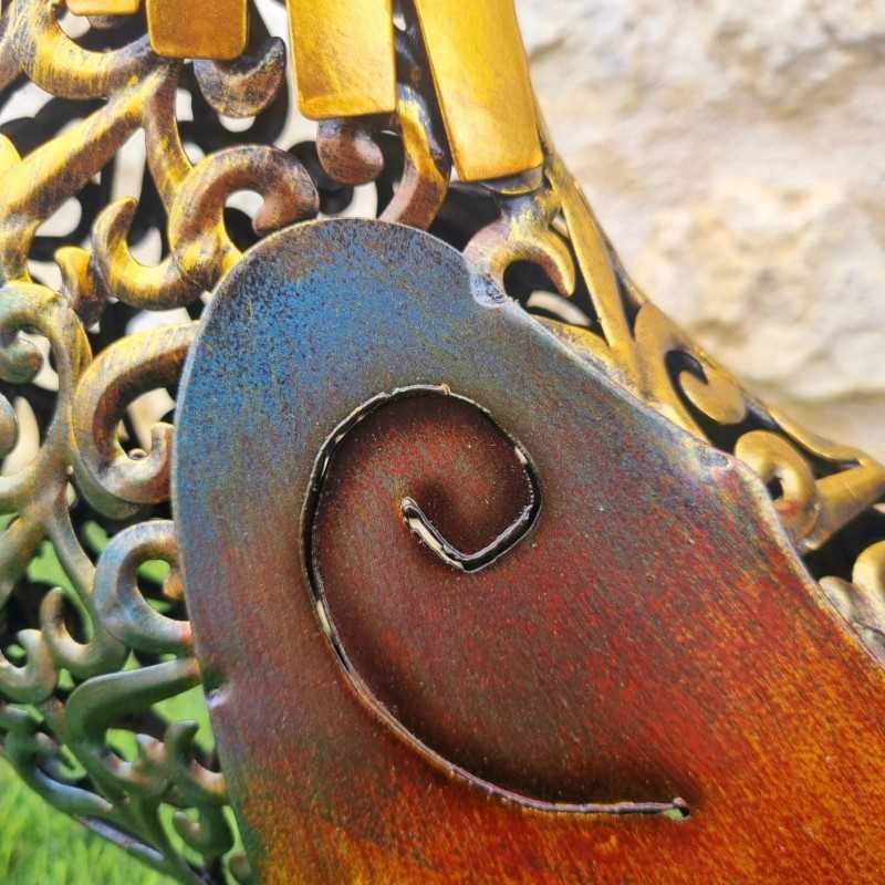 Gouden, zwarte en rode ijzeren haan – Exclusieve tuindecoratie