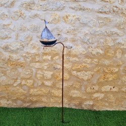 Decoratieve tuinregenmeter van metaal met bootmotief, hoogte 134 cm, volledige weergave
