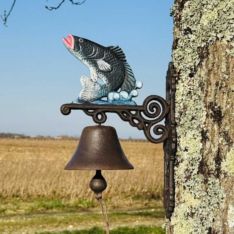 Gietijzeren wandbel met vismotief zijaanzicht