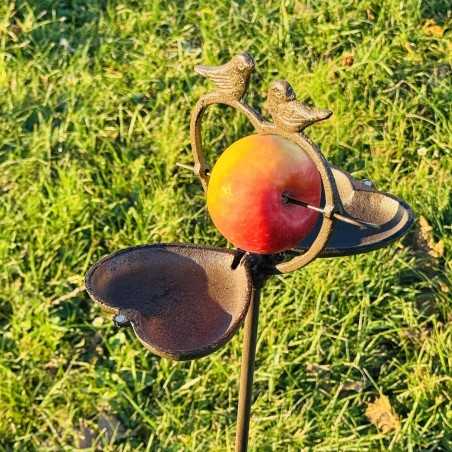 Vogelvoeder op metalen pin in een tuin, 108 cm hoog