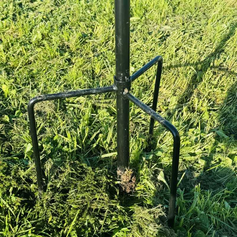 Decoratieve tuinwindmolen in koper "Poésie Aérienne" gezien met grondverankering