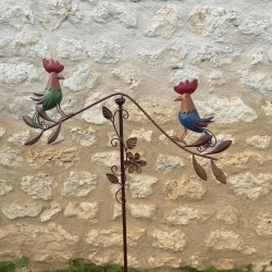 Decoratieve metalen kippenmobiel – 124 cm – Kleurrijke tuinsculptuur – Lézard du Jardin