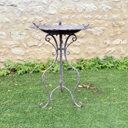 Decoratief vogelbad frontaal gezien