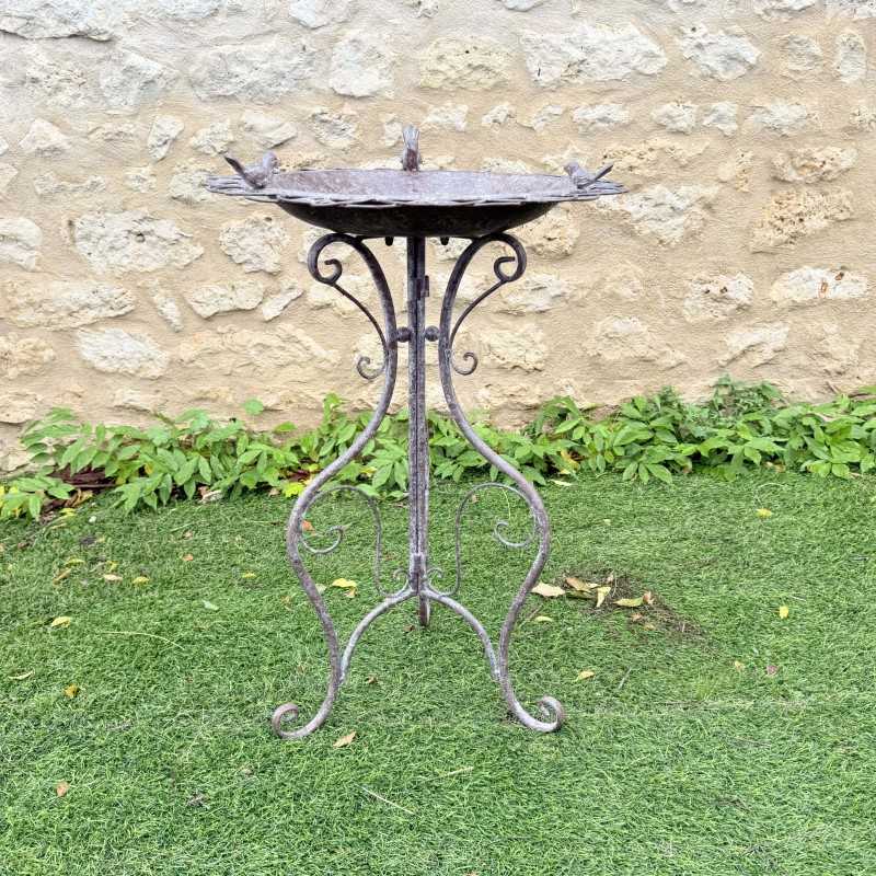 Decoratief vogelbad frontaal gezien