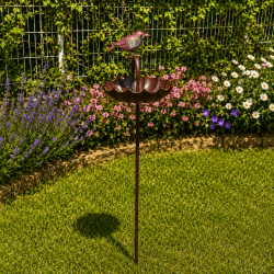 Abreuvoir mangeoire à oiseaux sur pic couleur rouille – Une escale pleine de charme au jardin
