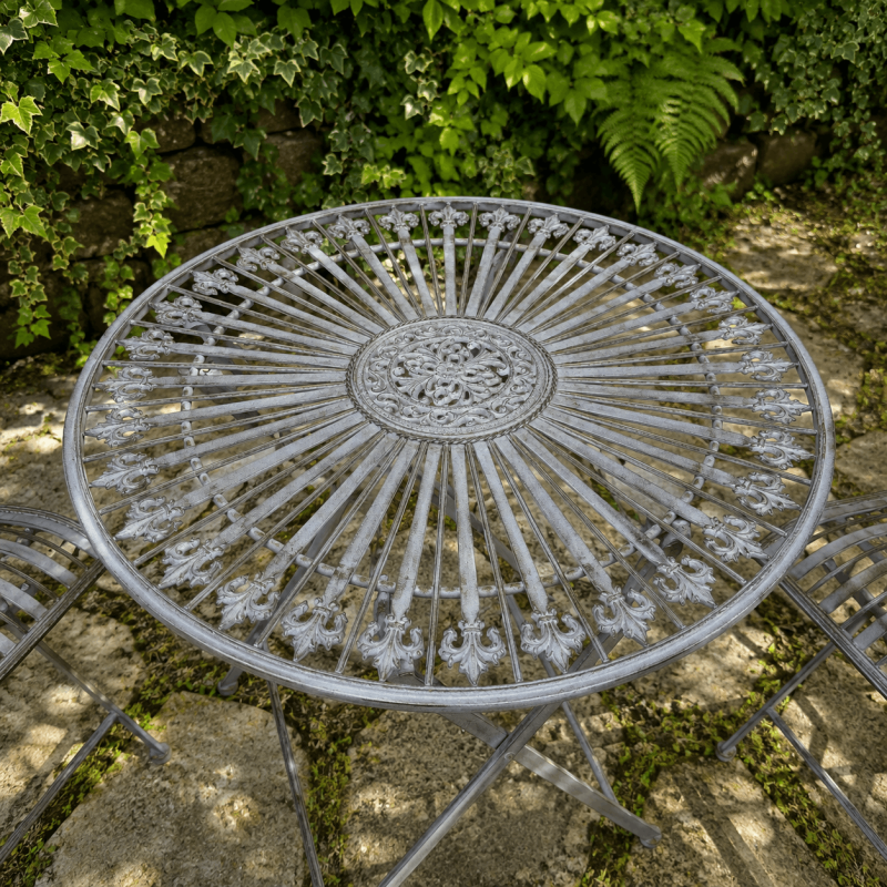 Salon de jardin 2 places en métal patiné brun – Table ronde et chaises pliantes