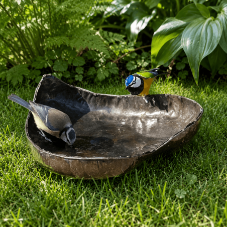 Bain d'oiseaux cœur en métal recyclé avec mésange colorée