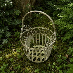 Panier porte-pot en métal vert sauge patiné à fleurs - 2 tailles